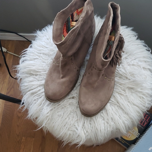 no name Shoes - Taupe Suede Heeled Boots with Fringe Detail